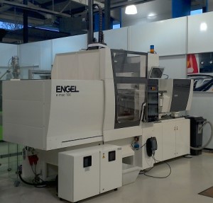 Injection moulding training on an Engel machine